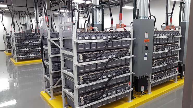 با خرید هاست لینوکس ایران برق توسط ژنراتور و UPS ها تامین می شود